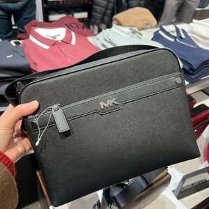 NWT MICHAEL KORS OUTLET
Rivington Large Leather Utility Crossbody Bag